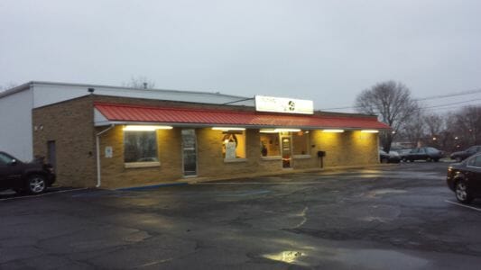 Flying-Dog-sign-building-parking-AMN-0619-2016-01-26-08.11.34